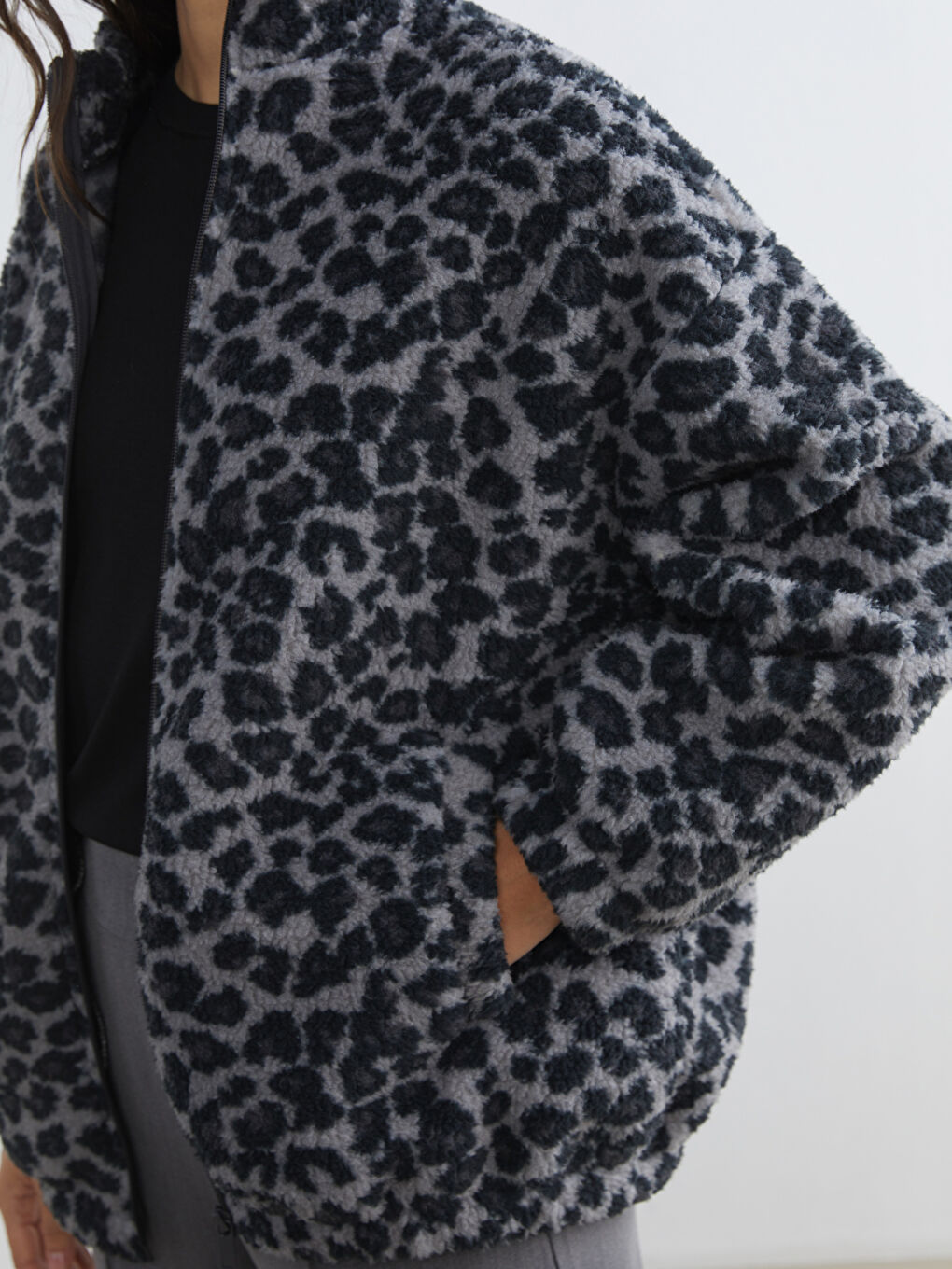 Antrasit Leopar Desenli Oversize Kadın Pelüş Hırka-2