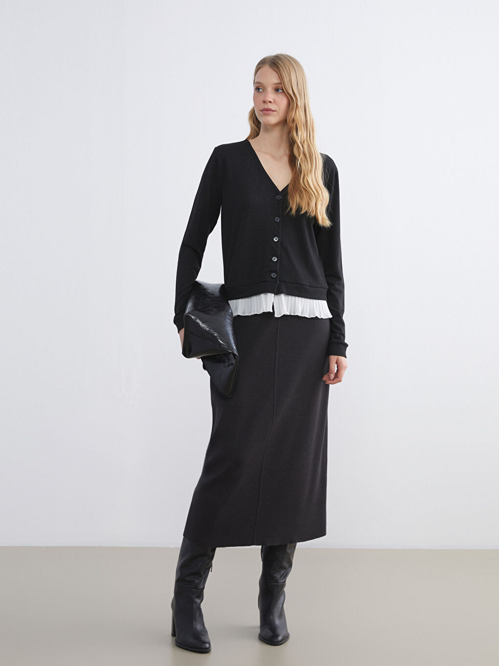 Siyah V Yaka Kadın Hırka-1