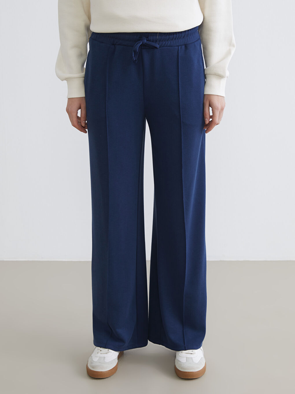 Women's Sweatpants with Elastic Waist-1