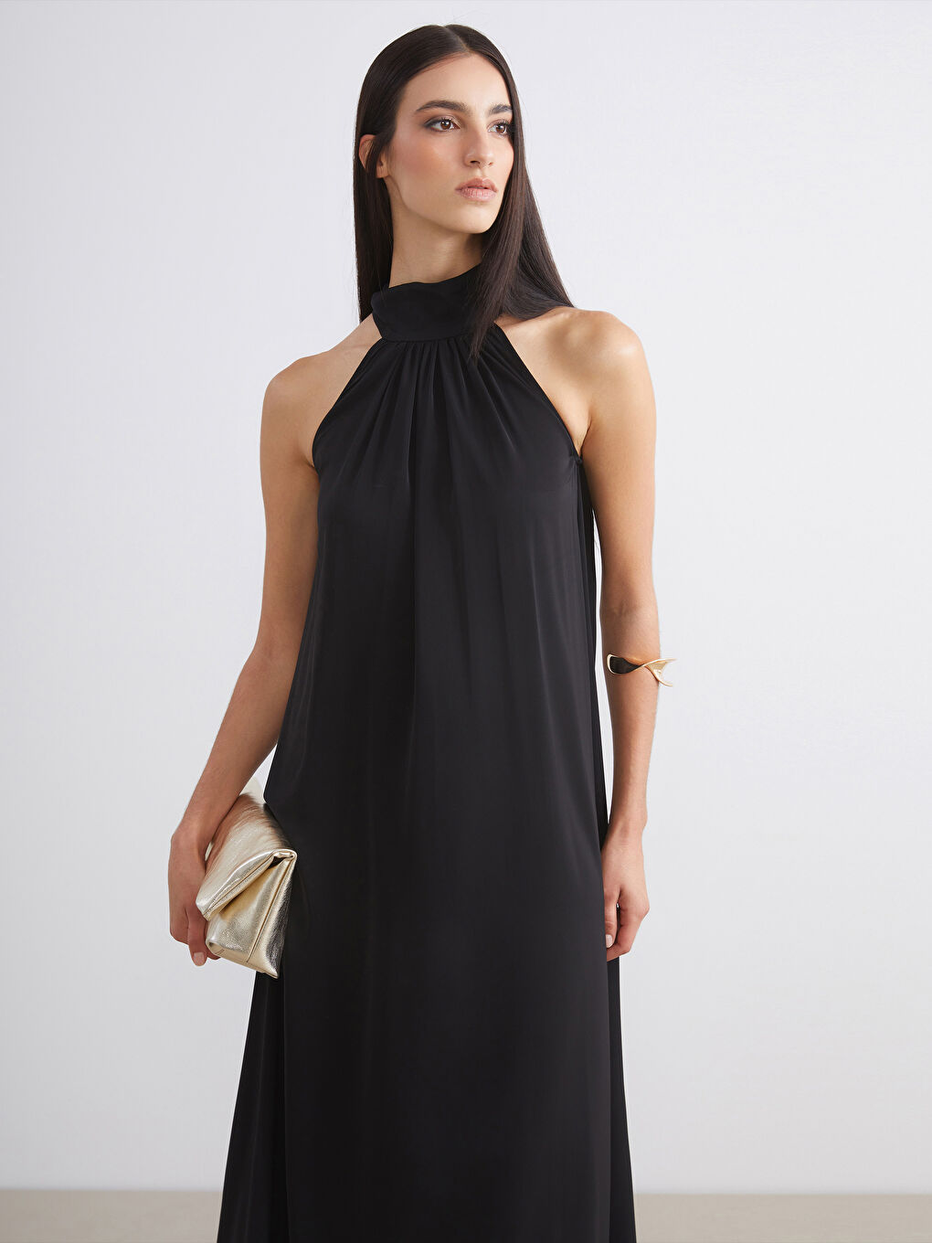 Siyah Halter Yaka Saten Elbise-3