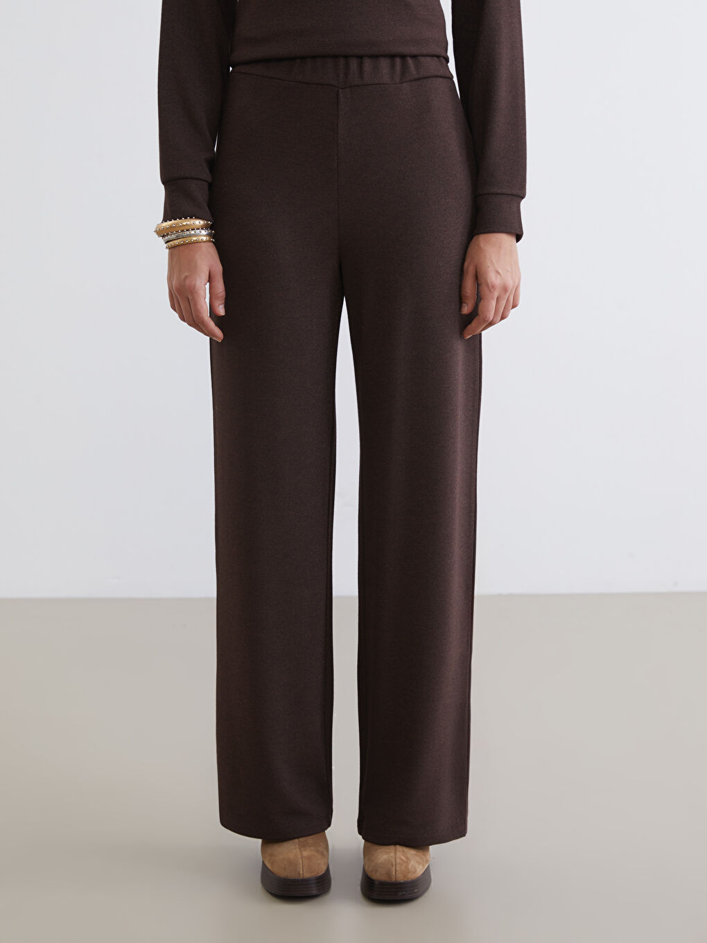 Kahverengi Beli Lastikli Parlak Görünümlü Kadın Pantolon-1