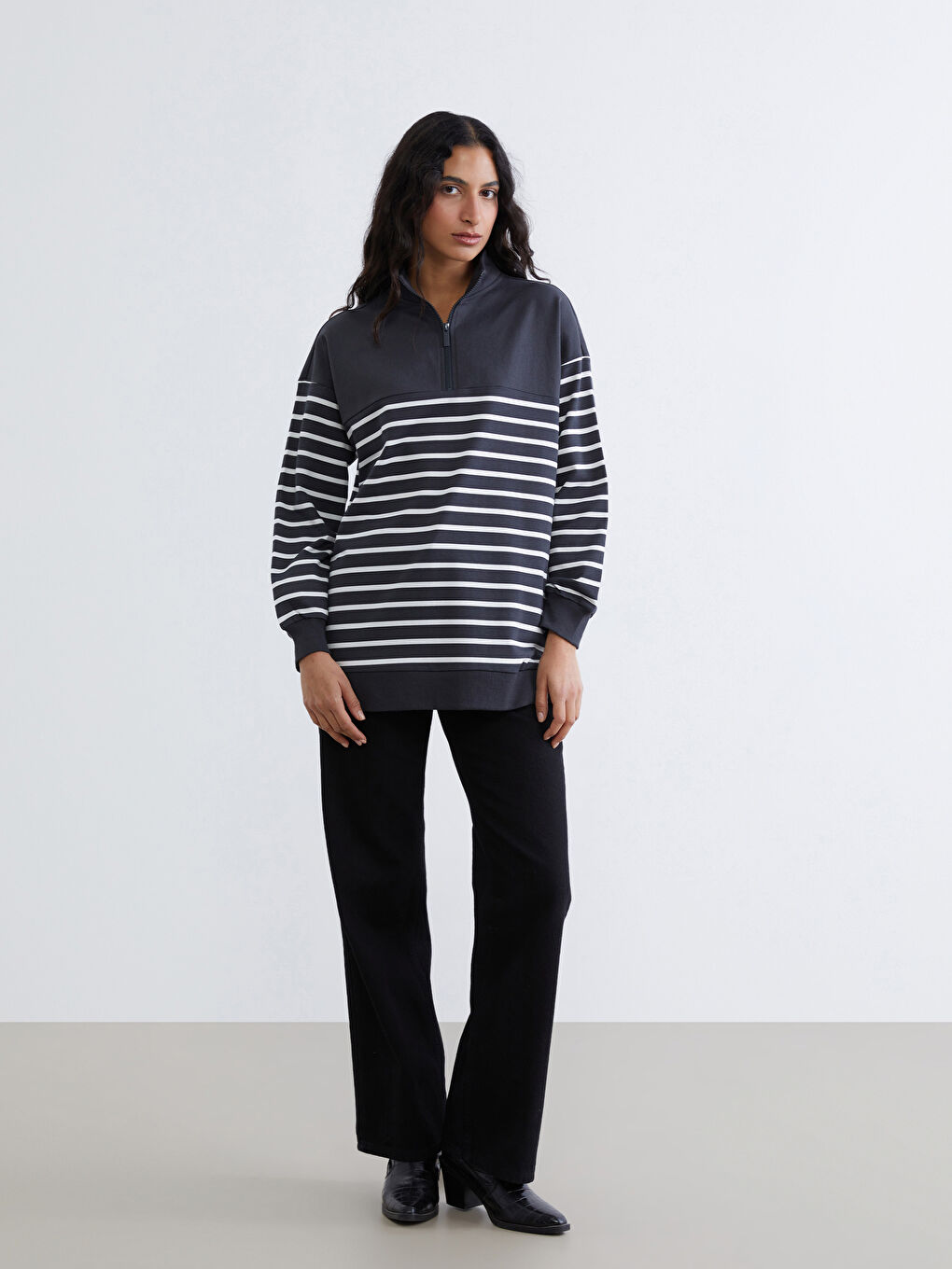 Gri Dik Yaka Çizgili Kadın Sweatshirt Tunik-1