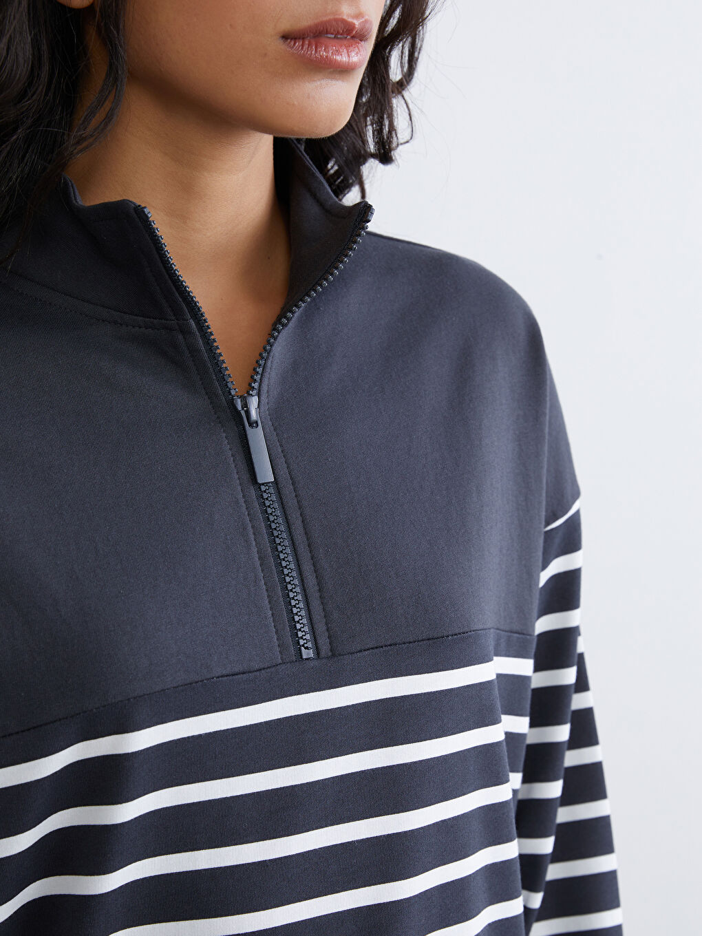 Gri Dik Yaka Çizgili Kadın Sweatshirt Tunik-2