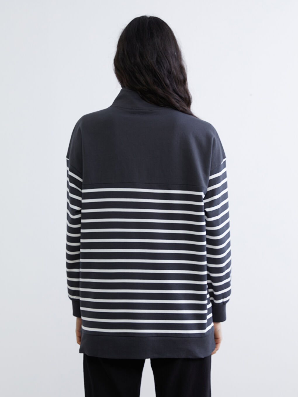 Gri Dik Yaka Çizgili Kadın Sweatshirt Tunik-3