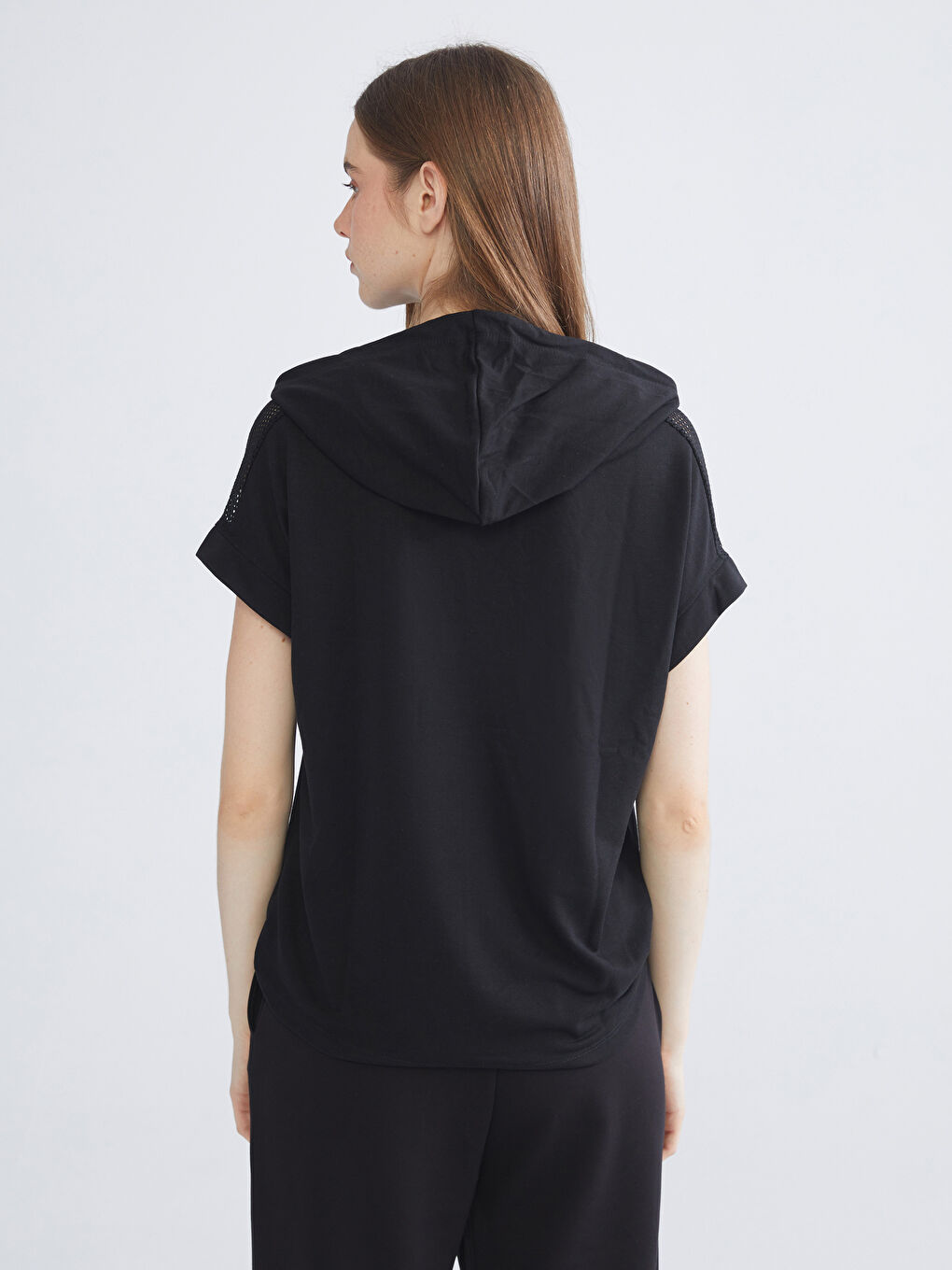 Siyah Kapüşonlu Kısa Kollu Kadın Tişört-3
