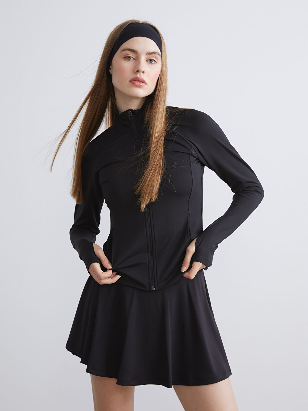 Siyah Dik Yaka Parmak Geçmeli Kadın Fermuarlı Sweatshirt-1