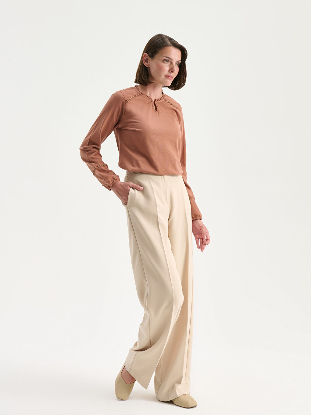 Kahverengi Fırfırlı Bisiklet Yaka Bluz-1