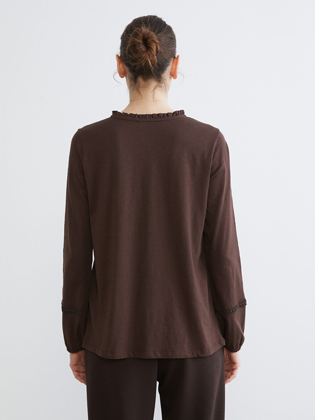 Kahverengi Fırfırlı Bisiklet Yaka Bluz-3