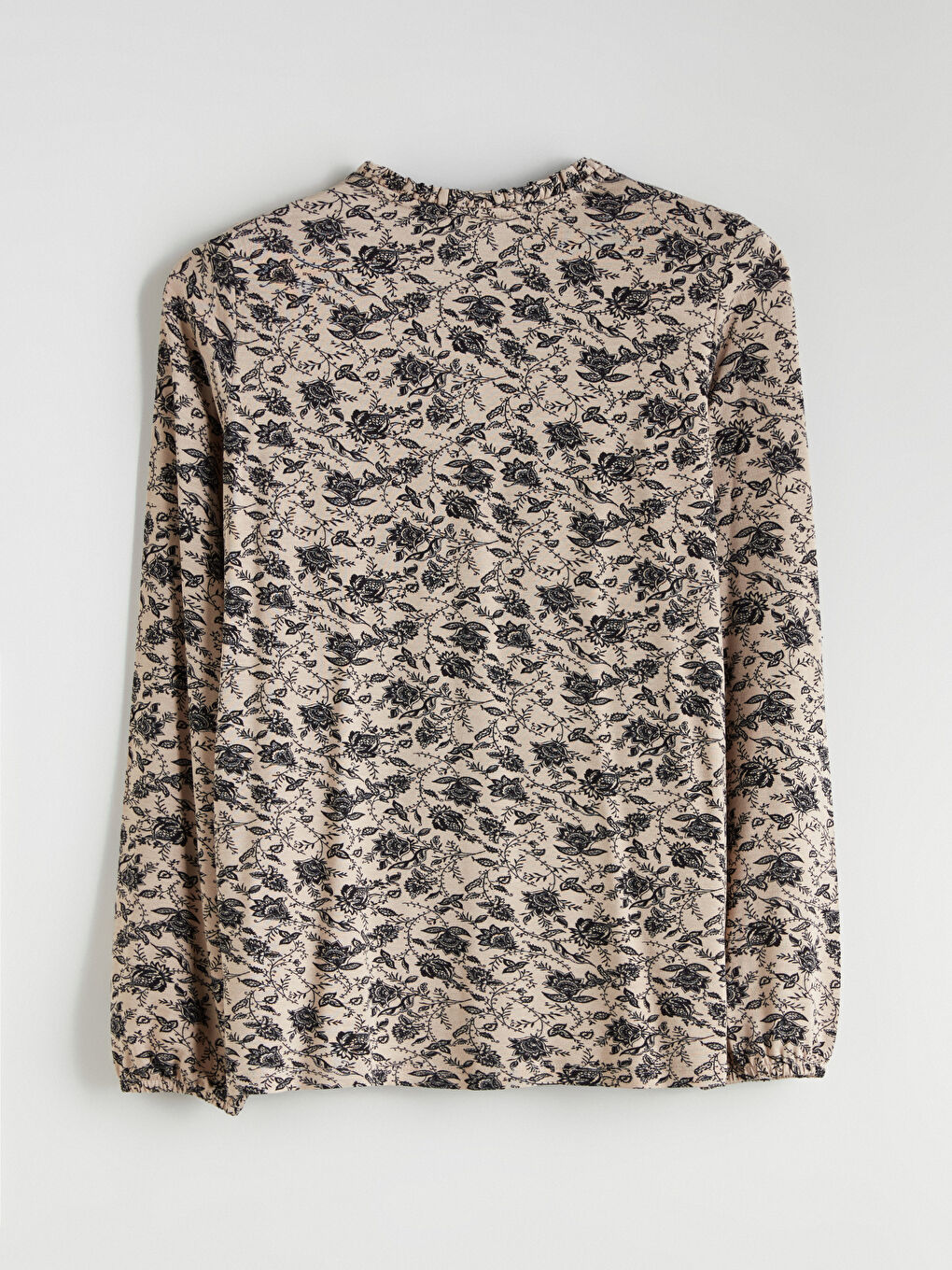 بلوزة برقبة دائرية مزينة بالزهور-5