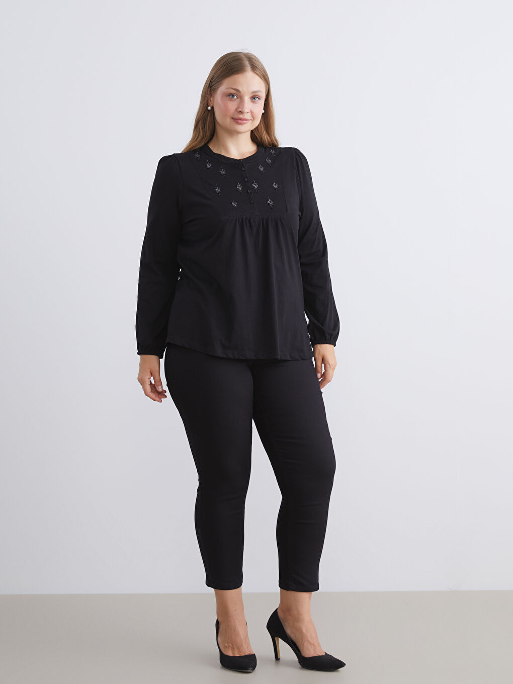 Siyah Bisiklet Yaka Düğmeli Bluz-1