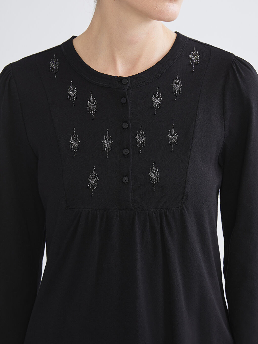 Siyah Bisiklet Yaka Düğmeli Bluz-3