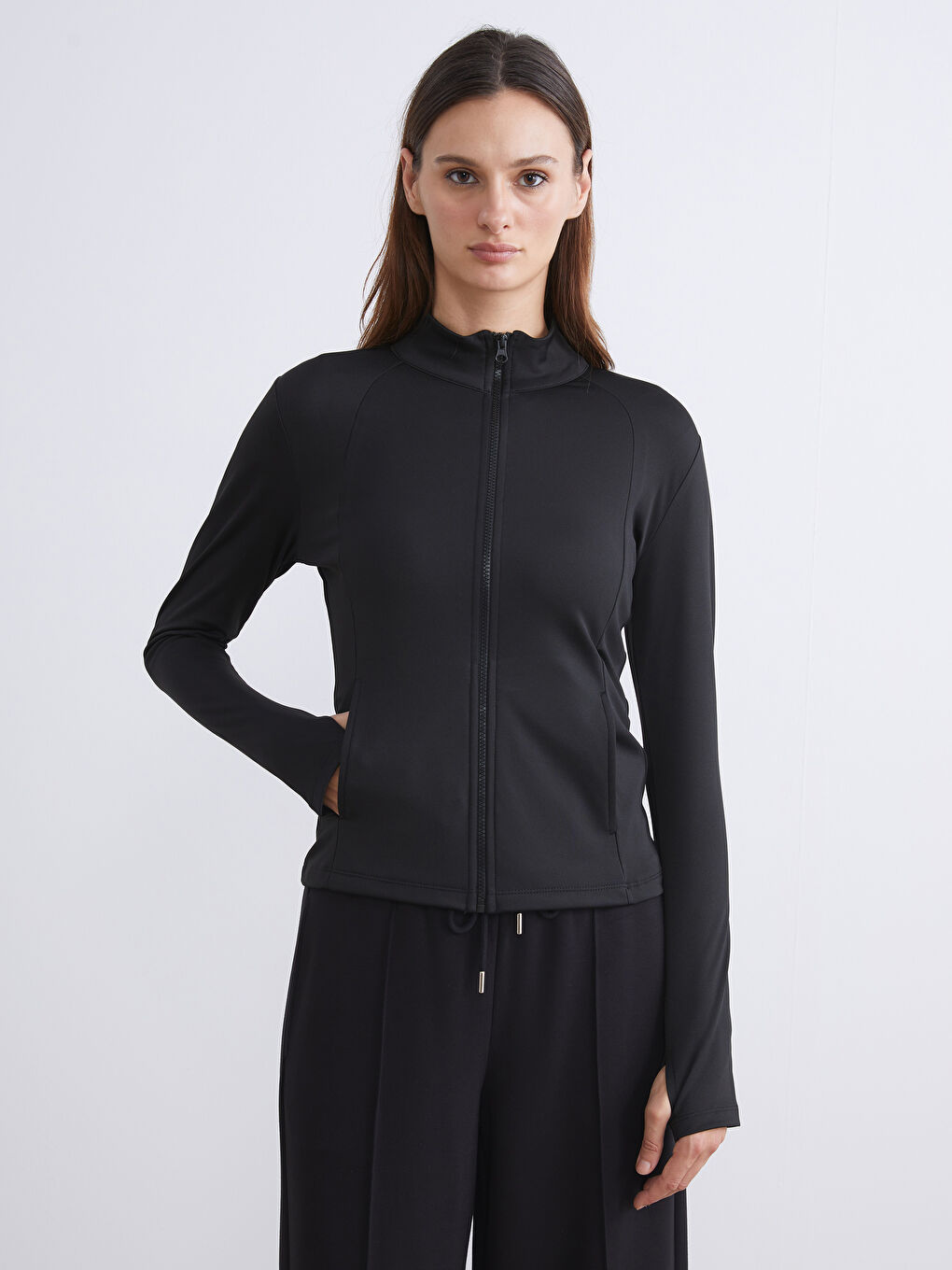 Siyah Dik Yaka Parmak Geçmeli Kadın Fermuarlı Sweatshirt