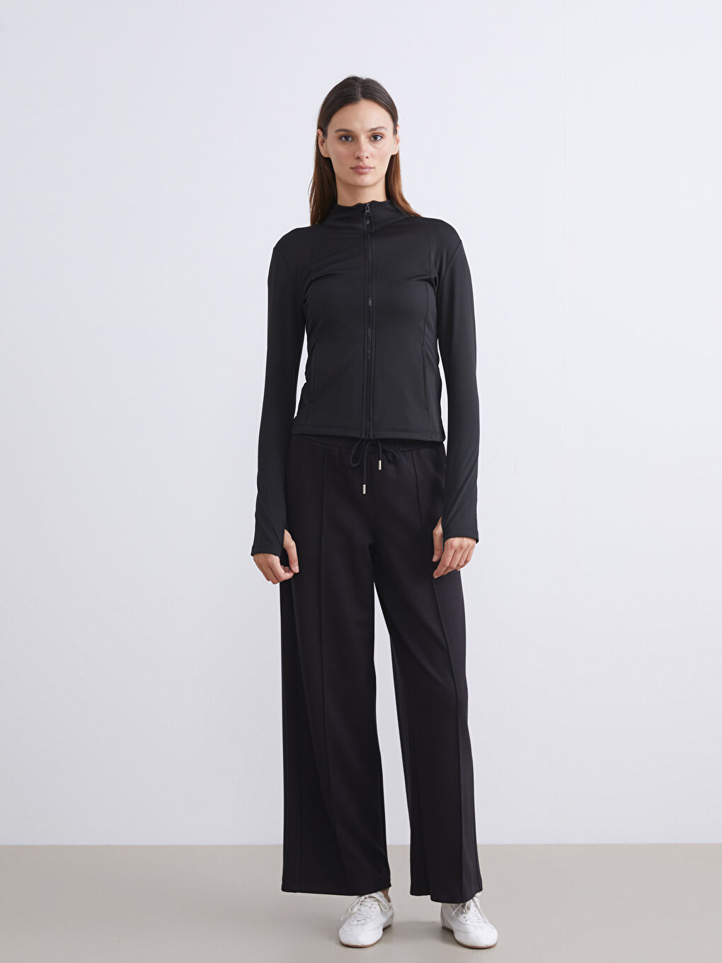 Siyah Dik Yaka Parmak Geçmeli Kadın Fermuarlı Sweatshirt-1