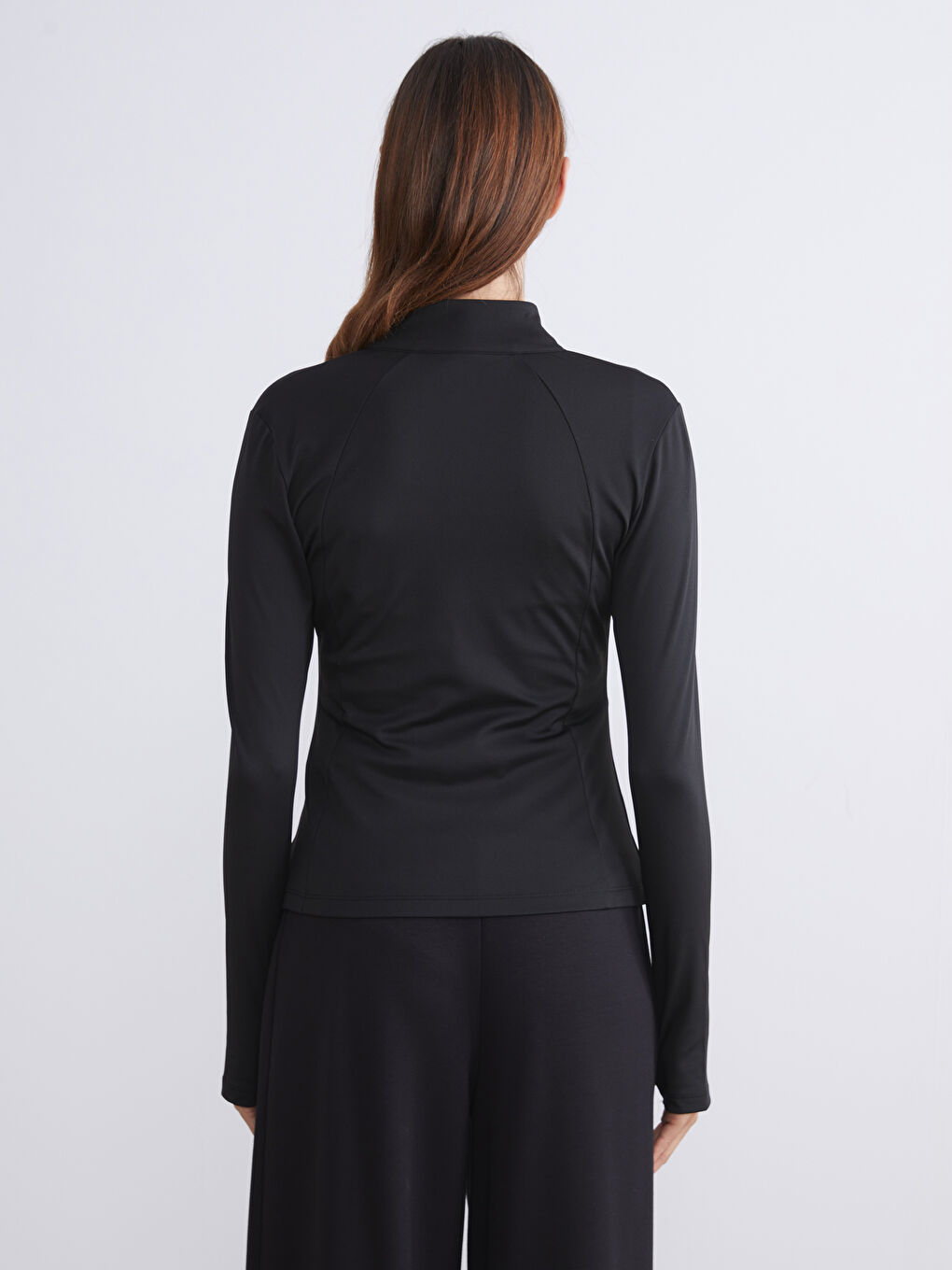 Siyah Dik Yaka Parmak Geçmeli Kadın Fermuarlı Sweatshirt-3