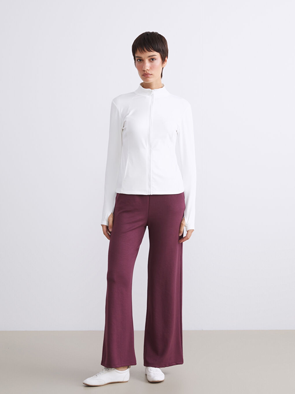 Beyaz Dik Yaka Parmak Geçmeli Kadın Fermuarlı Sweatshirt-2