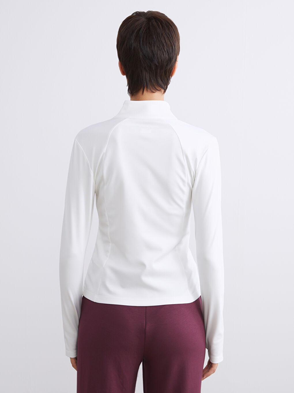 Beyaz Dik Yaka Parmak Geçmeli Kadın Fermuarlı Sweatshirt-4