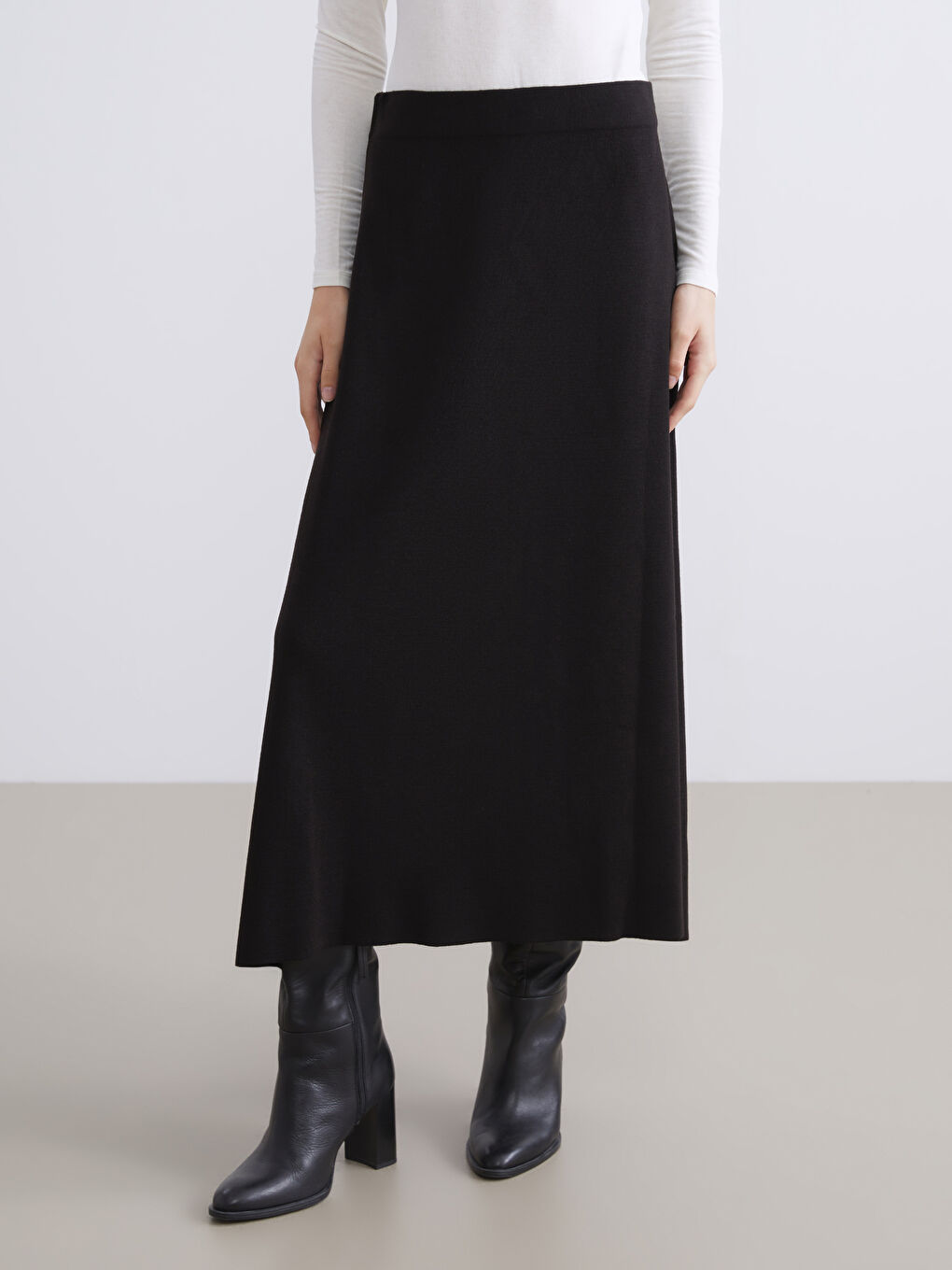 Siyah Beli Lastikli A Kesim Triko Etek-1