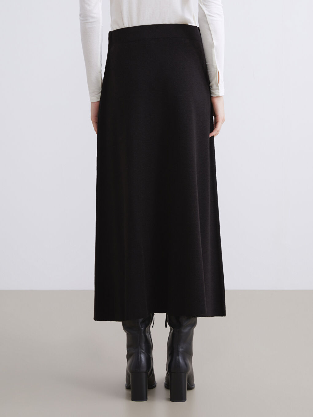 Siyah Beli Lastikli A Kesim Triko Etek-3