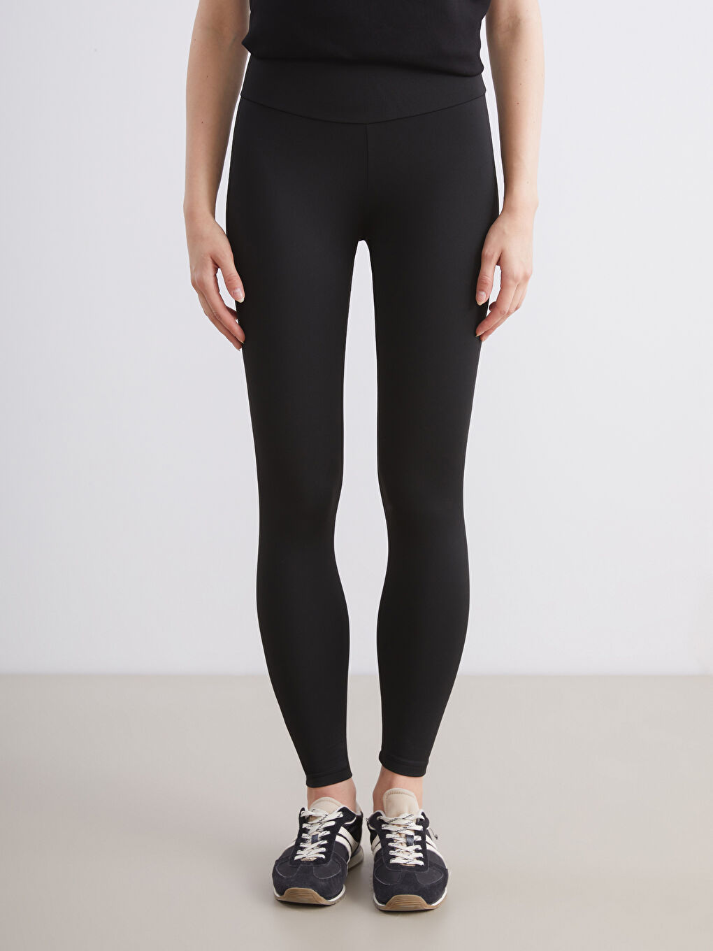 Siyah Yüksek Bel Toparlayıcı Kadın Spor Tayt-1