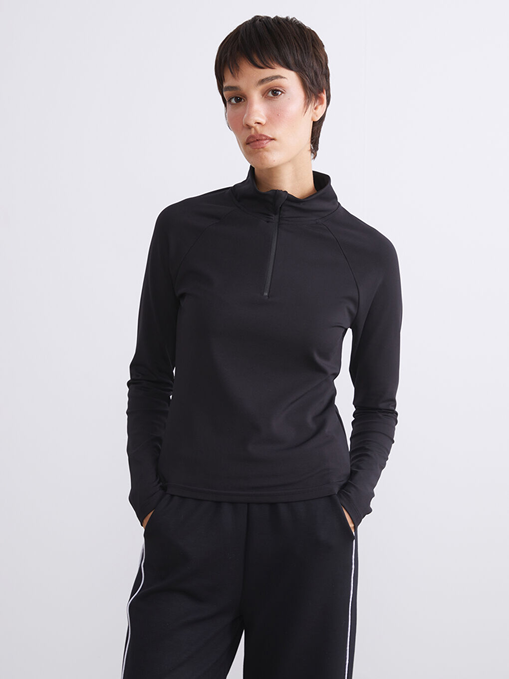 Siyah Dik Yaka Parmak Geçmeli Kadın Spor Body-1