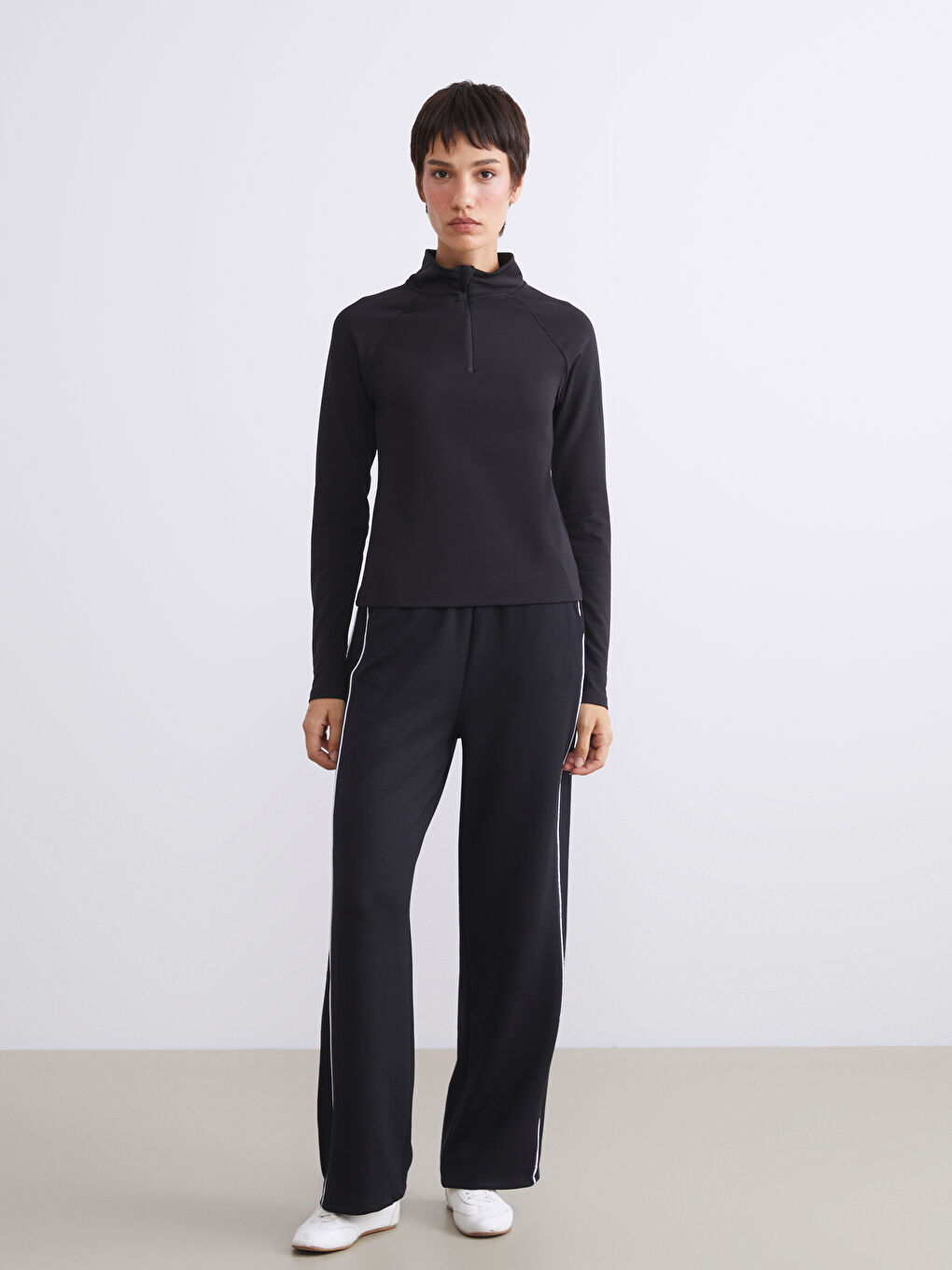 Siyah Dik Yaka Parmak Geçmeli Kadın Spor Body-2