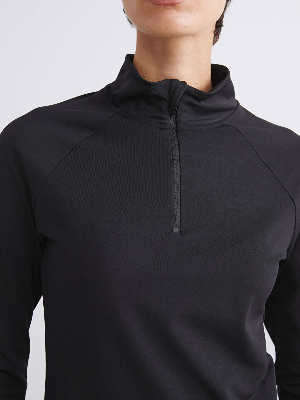 Siyah Dik Yaka Parmak Geçmeli Kadın Spor Body-3
