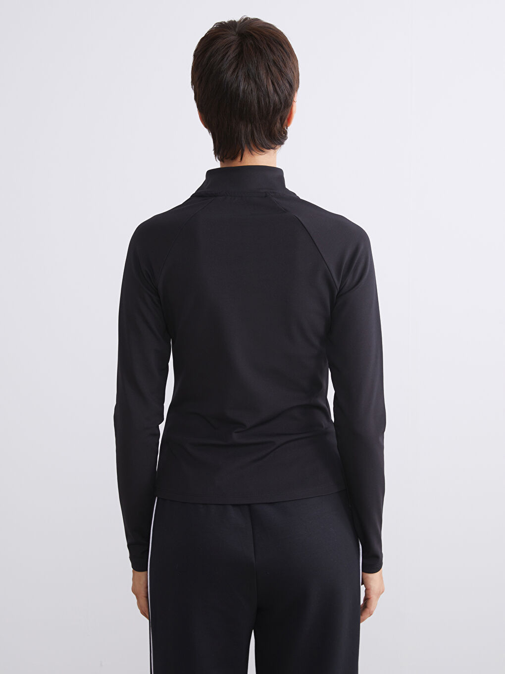 Siyah Dik Yaka Parmak Geçmeli Kadın Spor Body-5