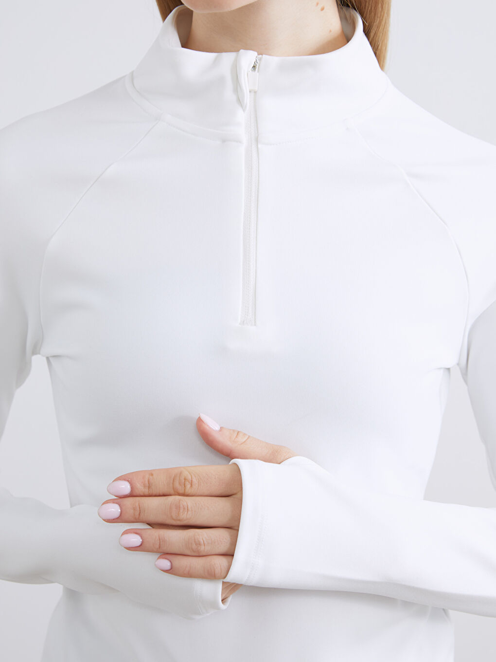 Beyaz Dik Yaka Parmak Geçmeli Kadın Spor Body-3