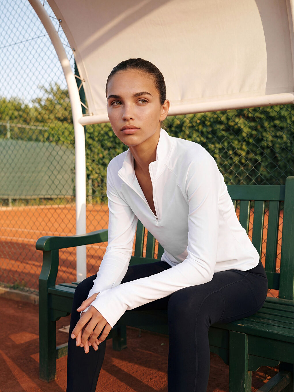 Beyaz Dik Yaka Parmak Geçmeli Kadın Spor Body-2