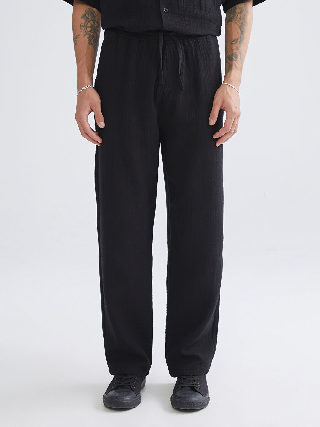 Siyah Rahat Kalıp Erkek Pantolon-1