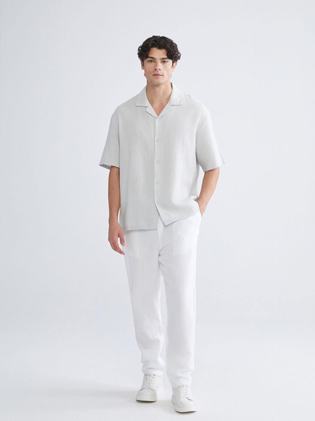 Gri Rahat Kalıp Resort Yaka Kısa Kollu Müslin Erkek Gömlek-1