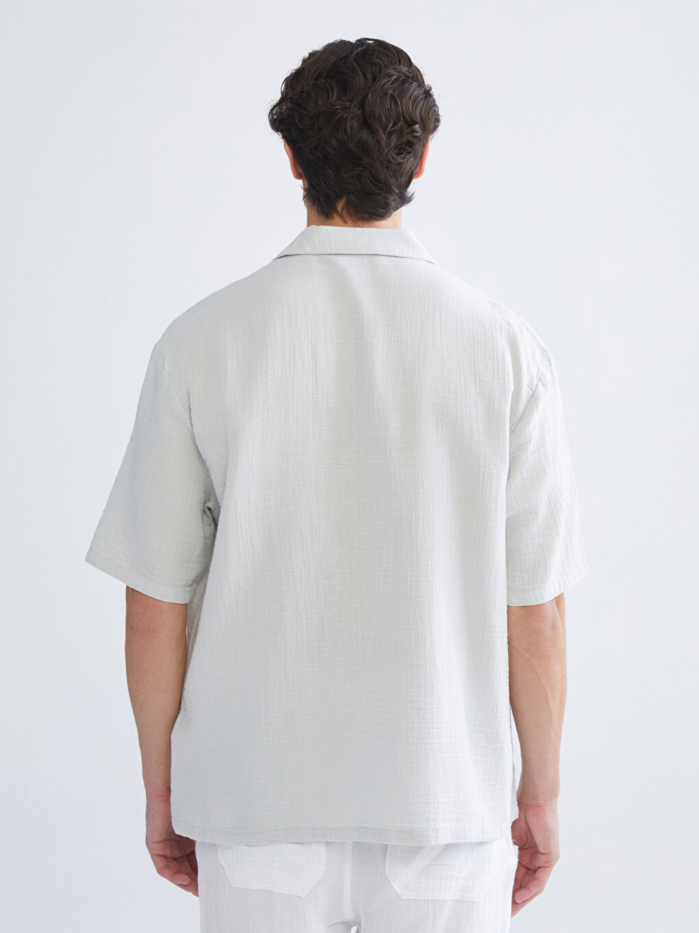 Gri Rahat Kalıp Resort Yaka Kısa Kollu Müslin Erkek Gömlek-3