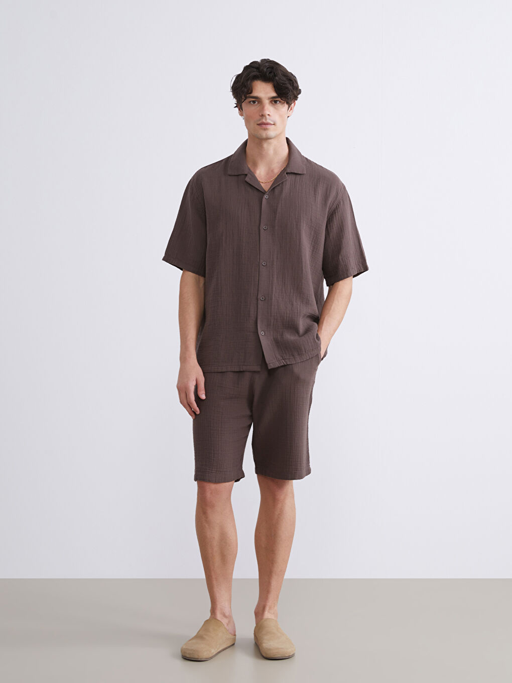 Kahverengi Rahat Kalıp Resort Yaka Kısa Kollu Müslin Erkek Gömlek-1