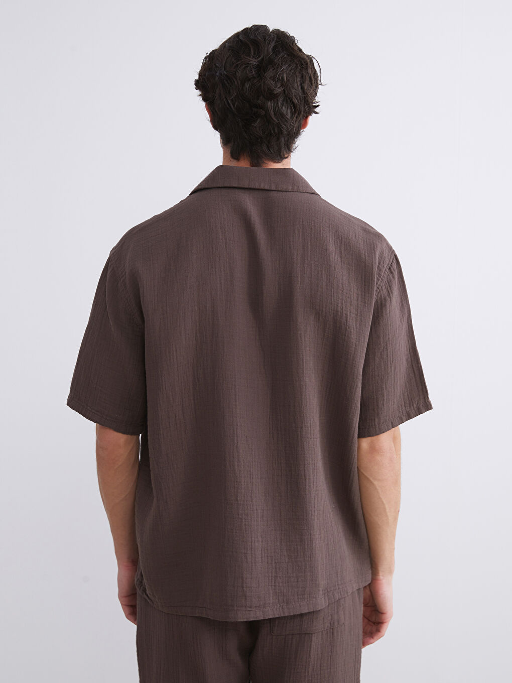 Kahverengi Rahat Kalıp Resort Yaka Kısa Kollu Müslin Erkek Gömlek-3
