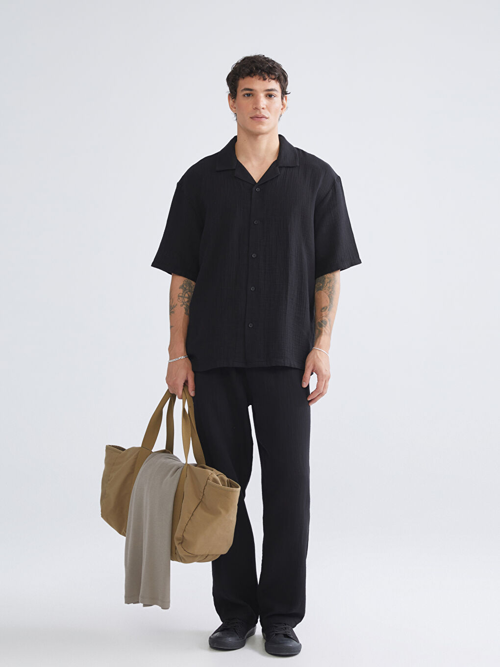 Siyah Rahat Kalıp Resort Yaka Kısa Kollu Müslin Erkek Gömlek-3