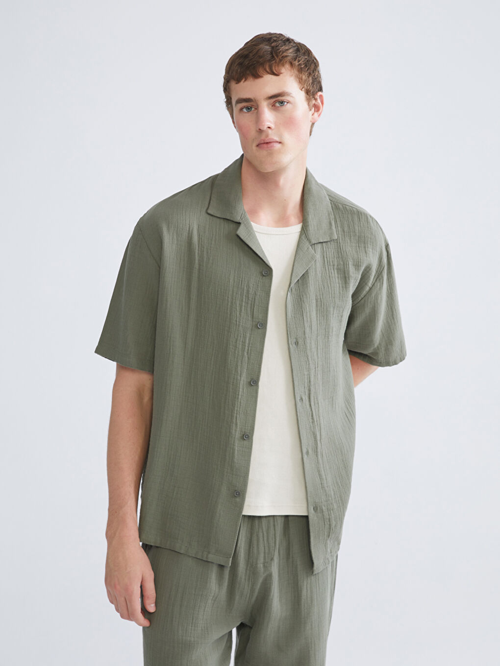 Relaxed Fit Resort Neck Short Sleeve Muslin Men's Shirt
