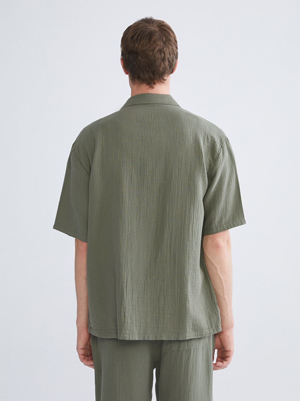 Relaxed Fit Resort Neck Short Sleeve Muslin Men's Shirt-3