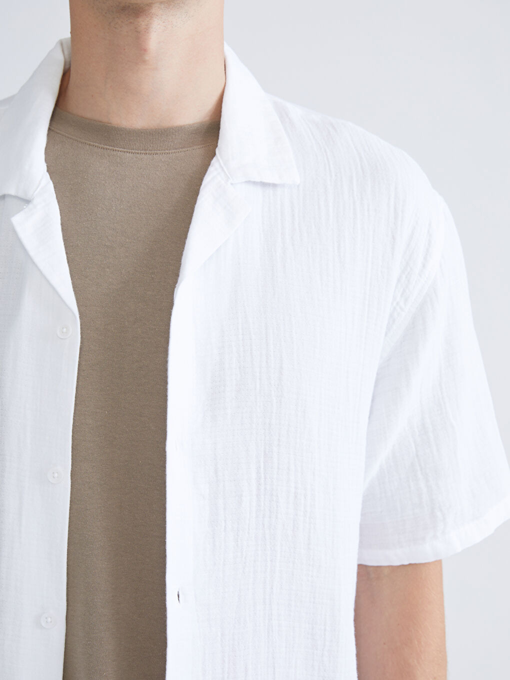 Beyaz Rahat Kalıp Resort Yaka Kısa Kollu Müslin Erkek Gömlek-4