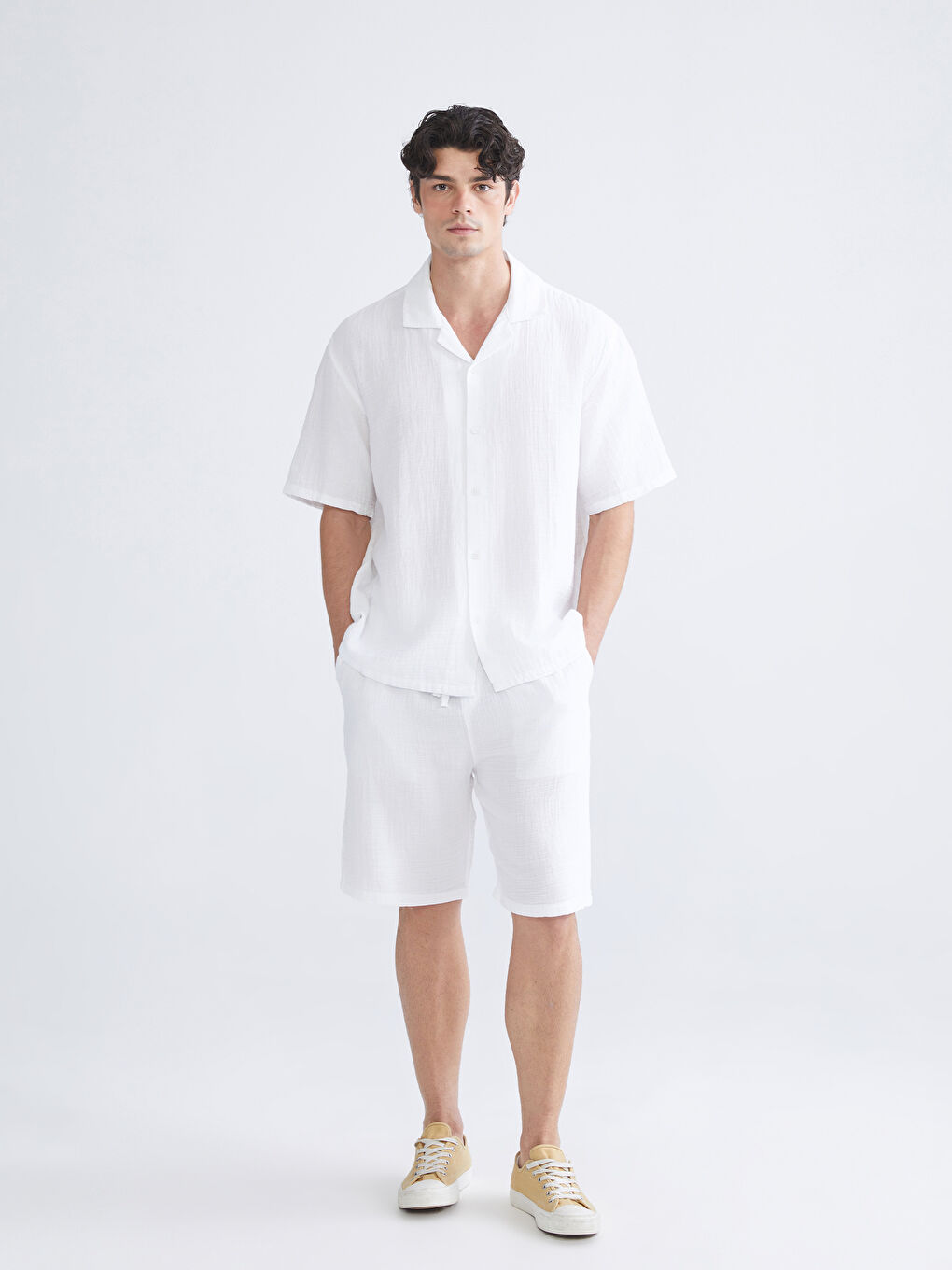 Beyaz Rahat Kalıp Resort Yaka Kısa Kollu Müslin Erkek Gömlek-3