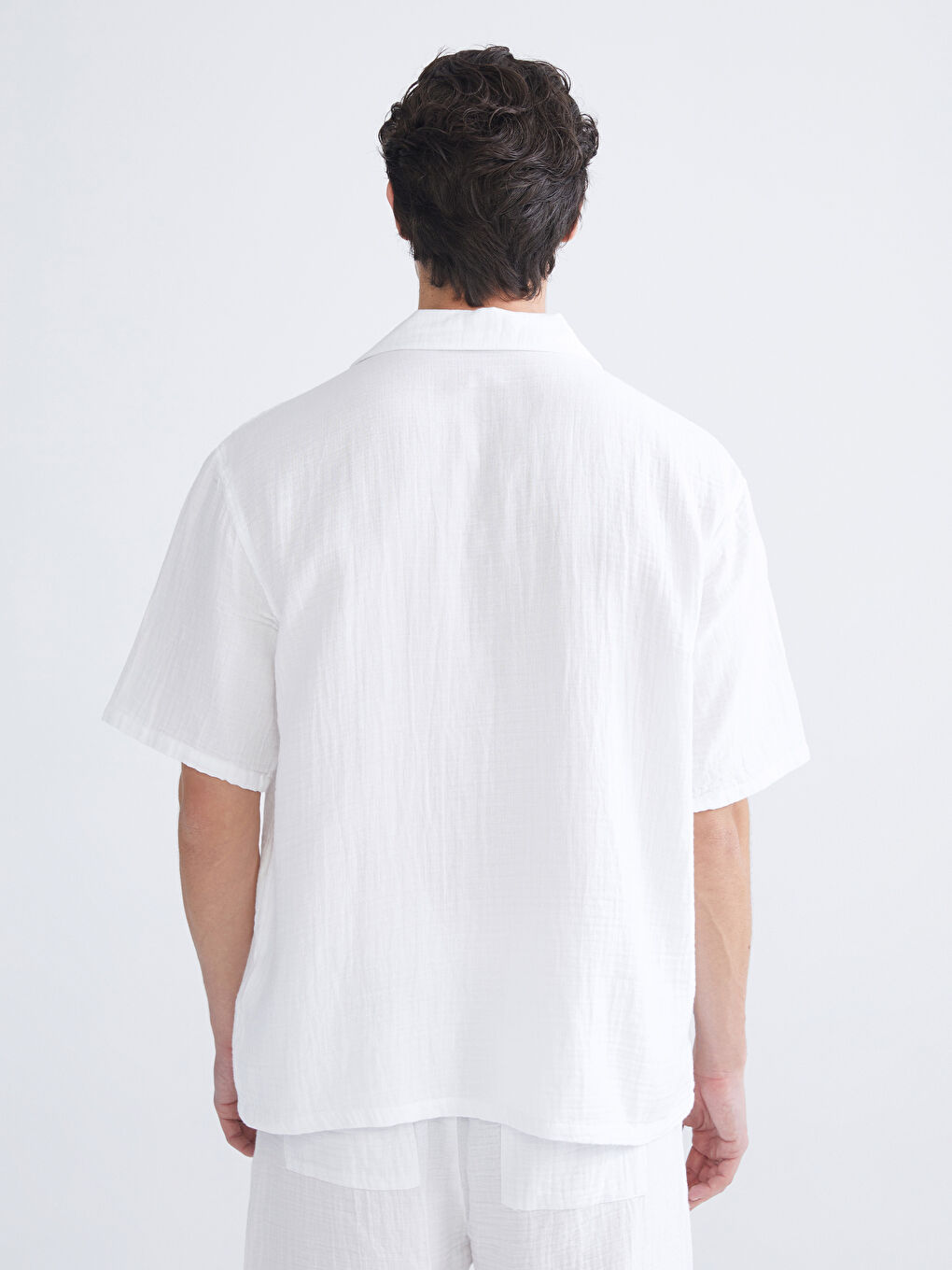 Beyaz Rahat Kalıp Resort Yaka Kısa Kollu Müslin Erkek Gömlek-7