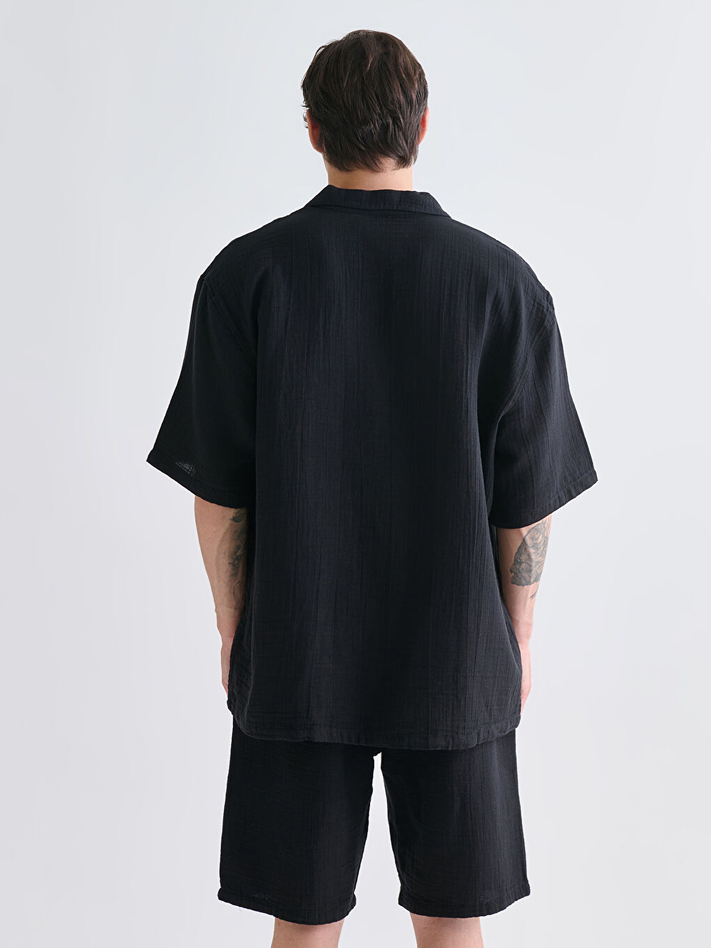 Siyah Rahat Kalıp Resort Yaka Kısa Kollu Müslin Erkek Gömlek-6