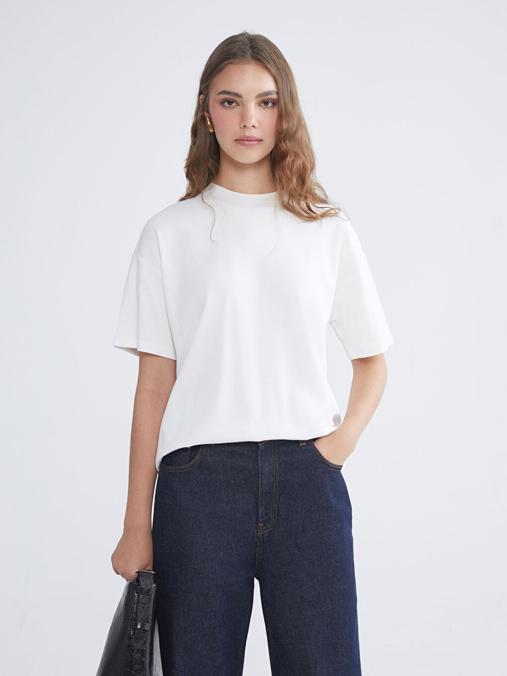 Ekru Dik Yaka Kadın Tişört-1