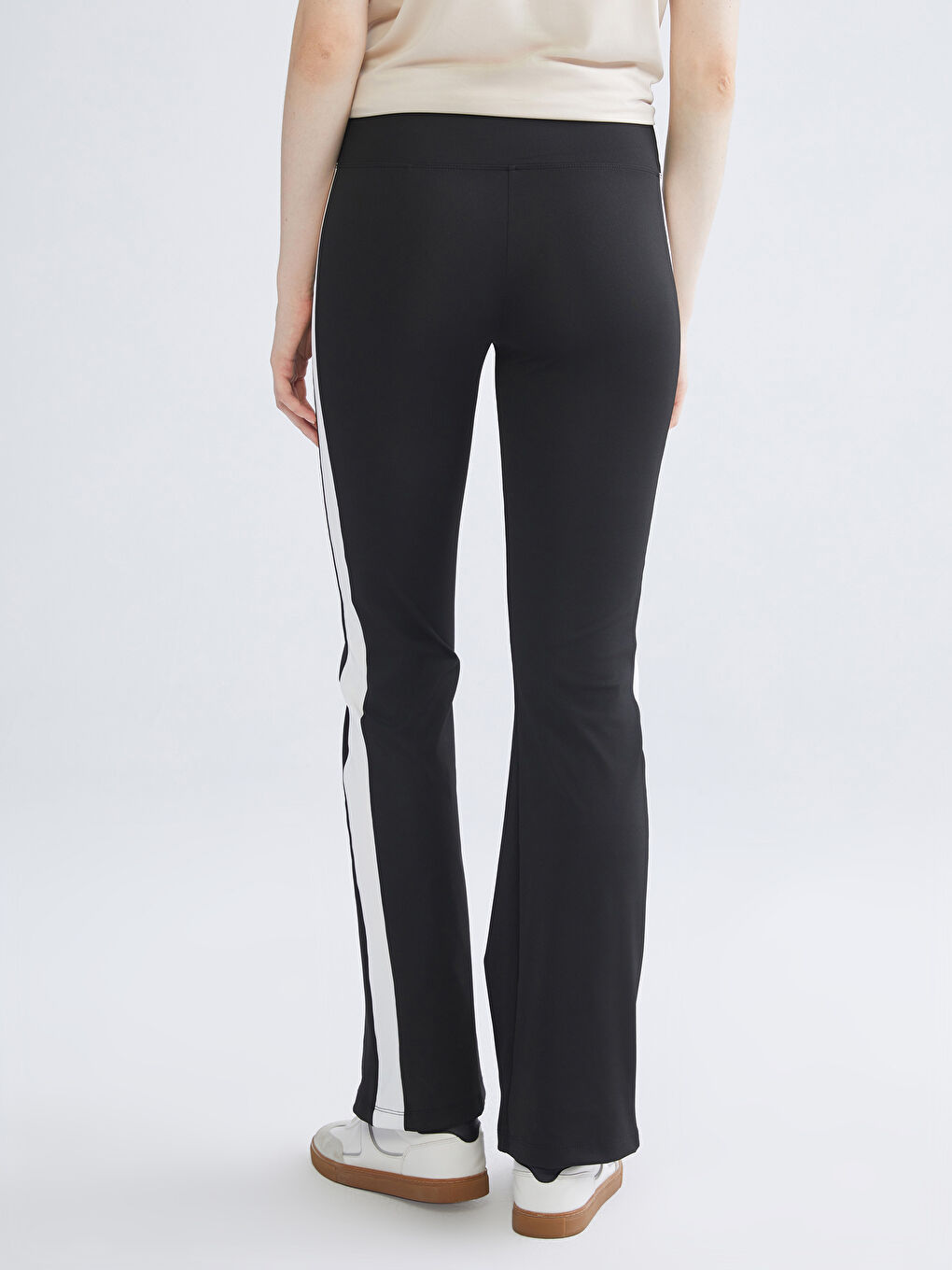 Siyah Beli Lastikli Geniş Paça Kadın Eşofman Altı-3