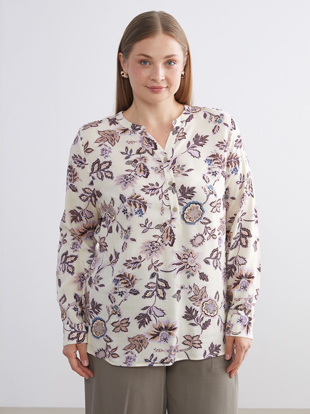Bej Kaçık Yaka Çiçekli Bluz-1