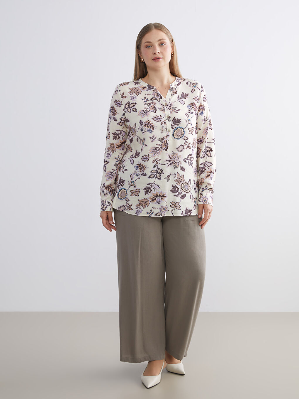 Bej Kaçık Yaka Çiçekli Bluz-2