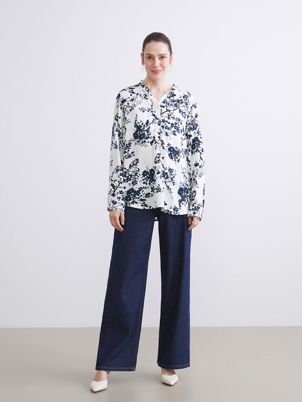 Ekru Kaçık Yaka Çiçekli Fırfırlı Bluz-2