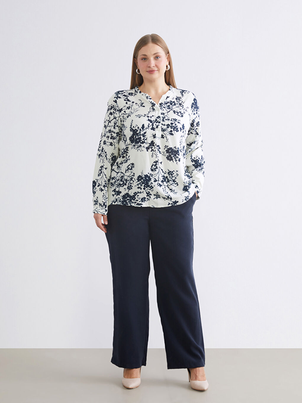 Ekru Kaçık Yaka Çiçekli Fırfırlı Bluz-5