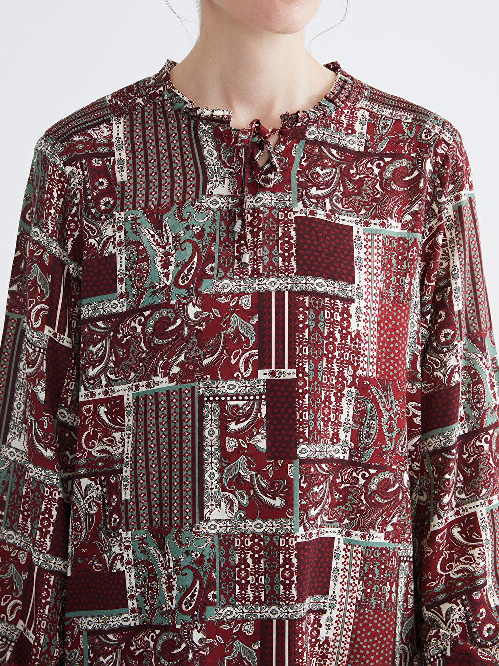 Bordo Bağlamalı Yaka Desenli Bluz-2