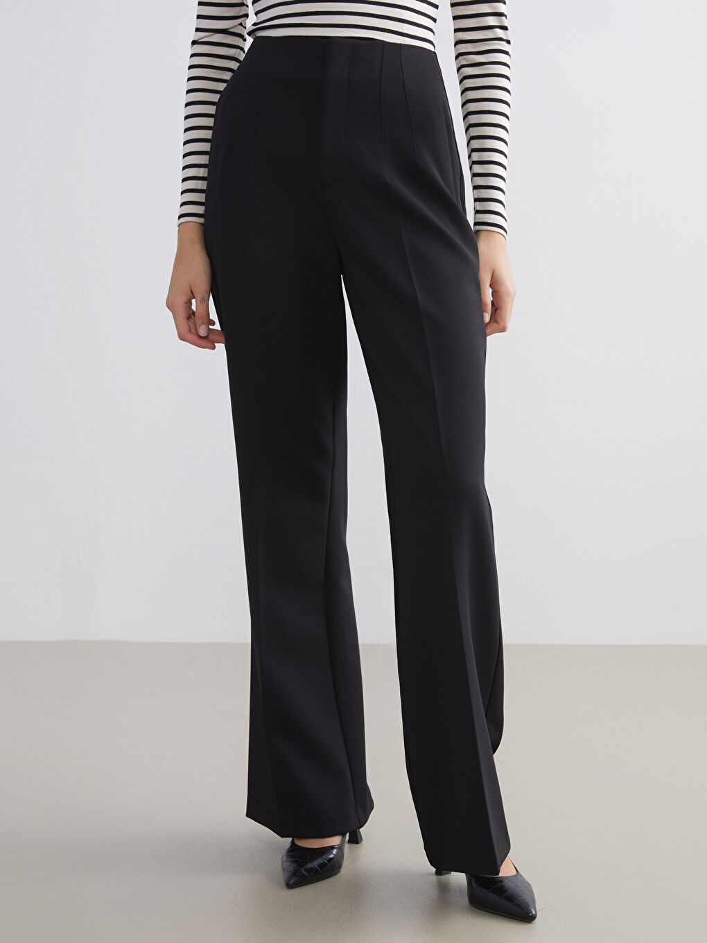Siyah Dar Fit İspanyol Paça Kadın Pantolon-1