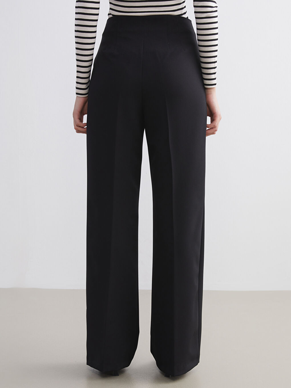 Siyah Dar Fit İspanyol Paça Kadın Pantolon-3